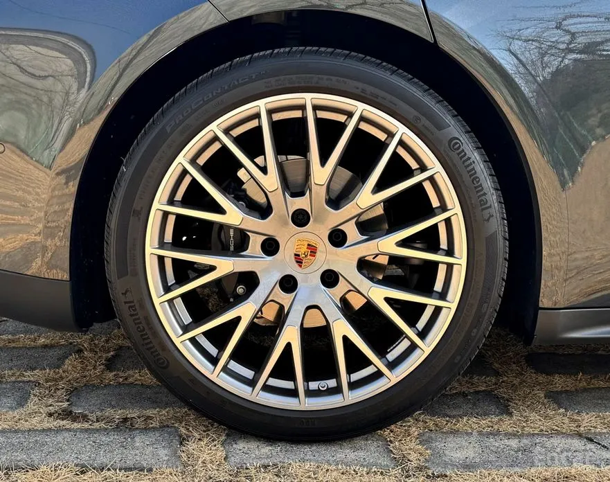 Фото 8 - Porsche Panamera
