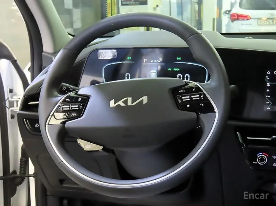 Photo 8 - Kia Niro