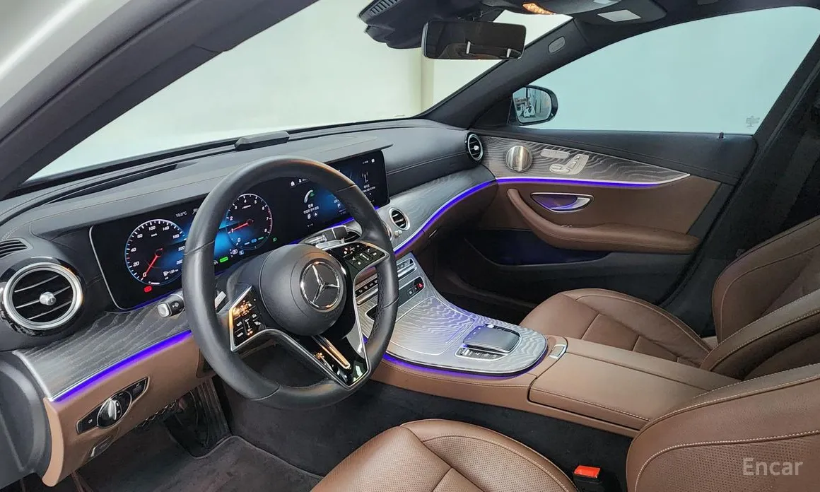 Фото 13 - Mercedes-Benz E-Class