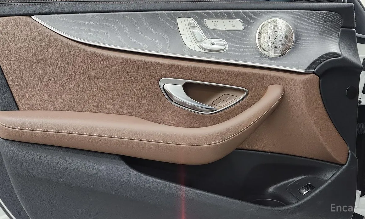 Фото 15 - Mercedes-Benz E-Class