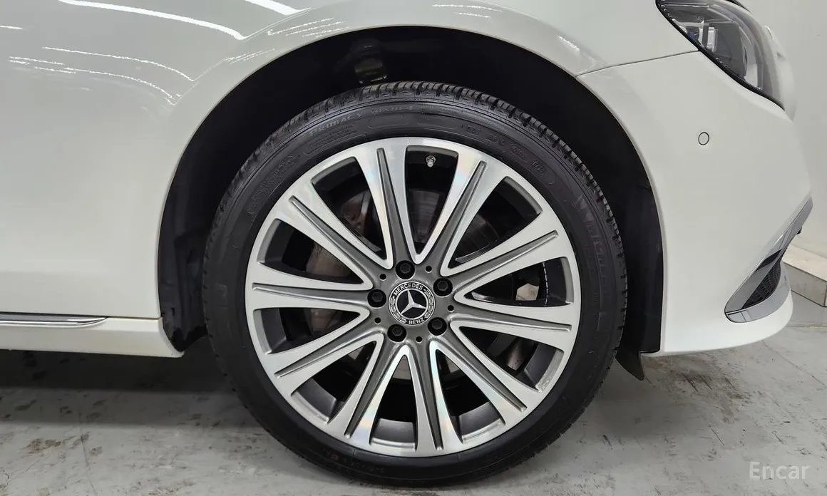 Фото 5 - Mercedes-Benz E-Class