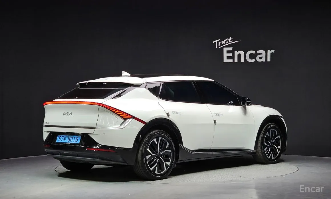 Фото 2 - Kia EV6