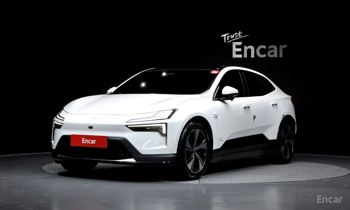 Фото 1 - Polestar 4