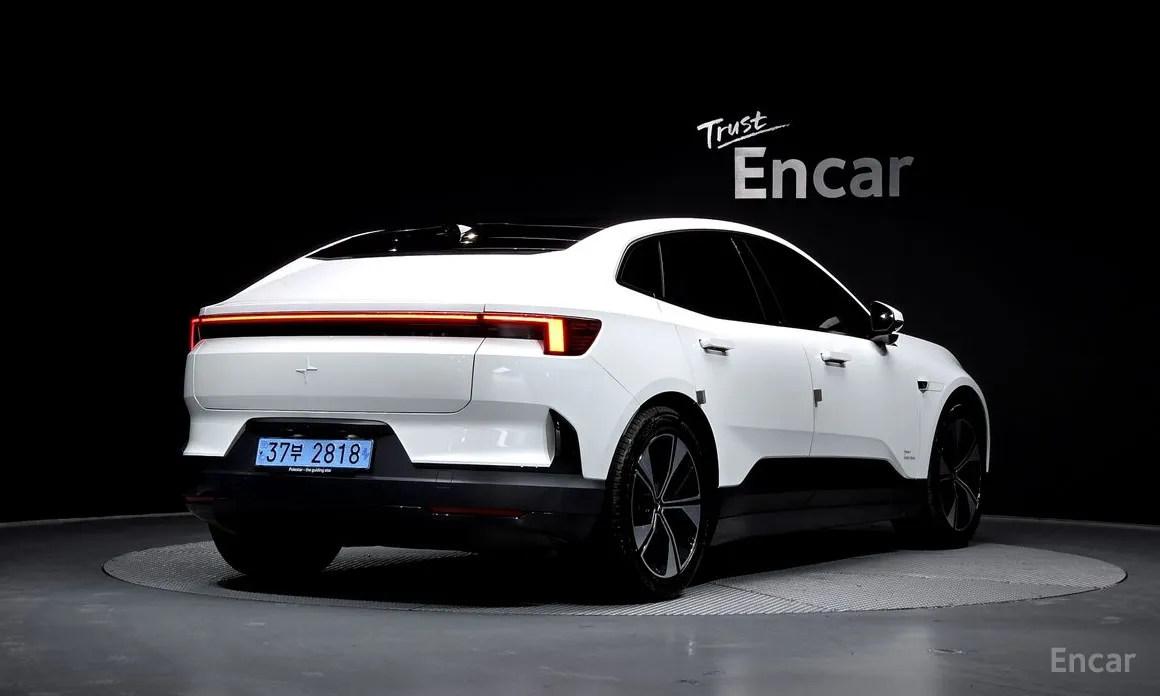 Фото 2 - Polestar 4