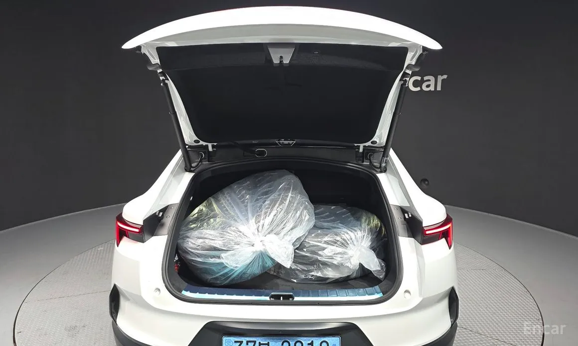 Фото 20 - Polestar 4