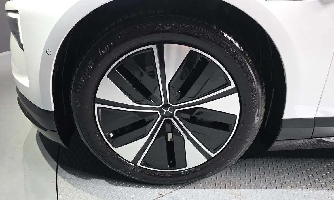 Фото 5 - Polestar 4