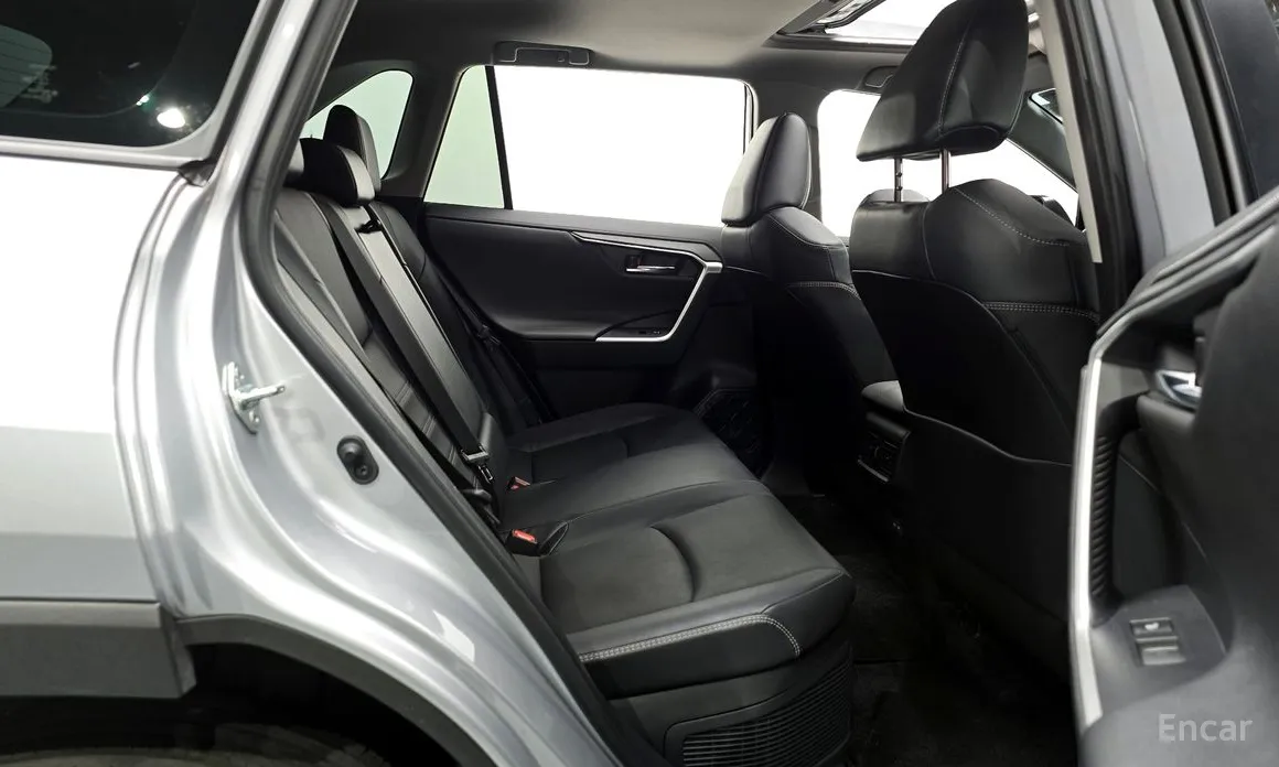 Photo 12 - Toyota RAV4