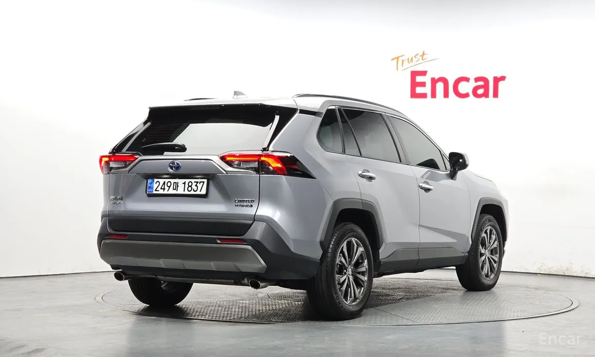 Photo 2 - Toyota RAV4