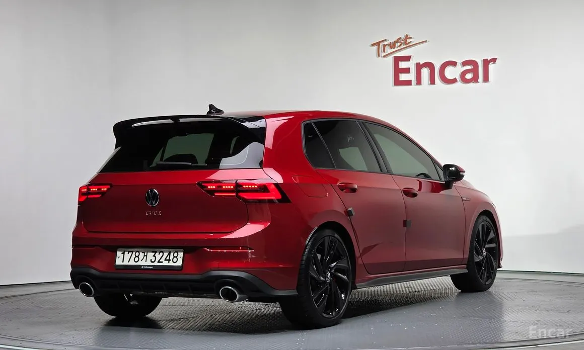 Фото 2 - Volkswagen Golf