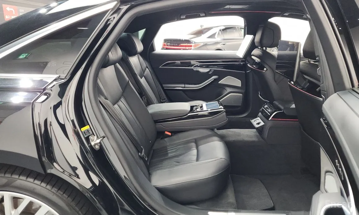 Фото 12 - Audi A8