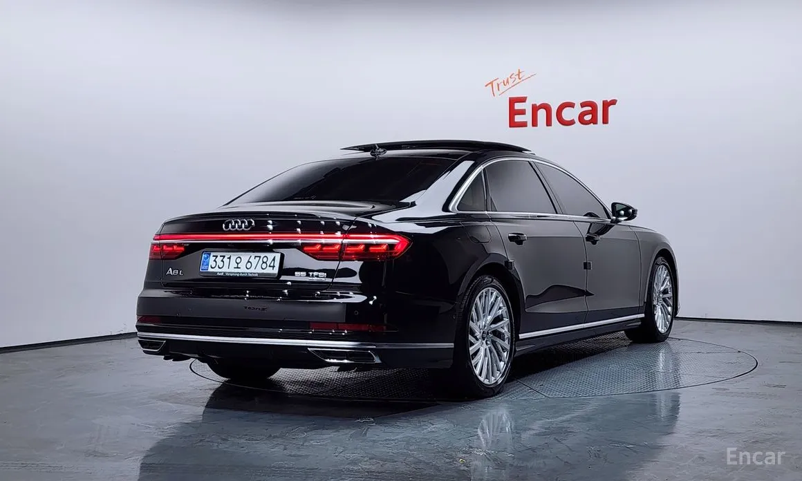 Фото 2 - Audi A8