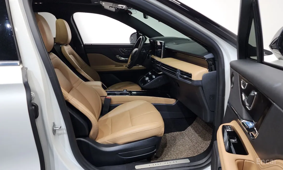 Фото 11 - Lincoln Corsair