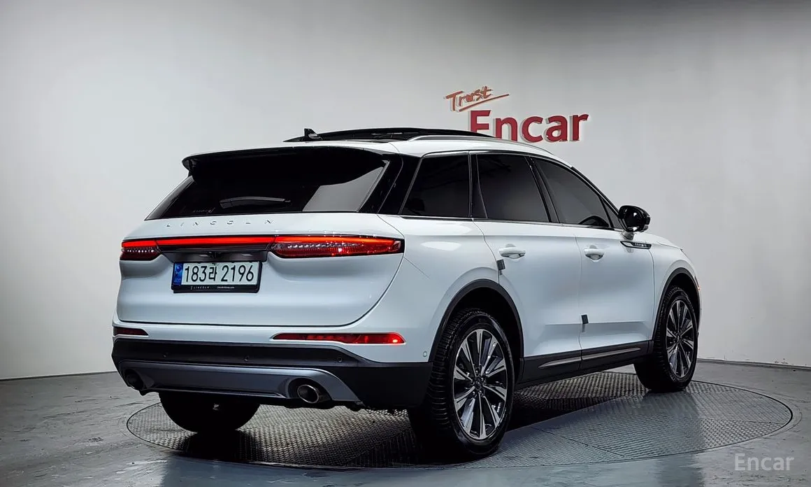 Фото 2 - Lincoln Corsair