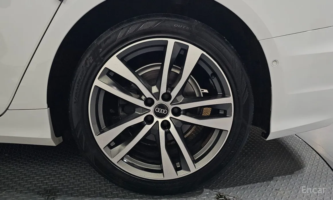 Фото 5 - Audi A6