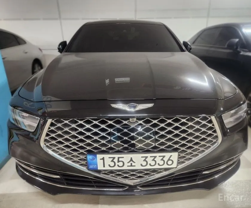 Фото 1 - Genesis G90