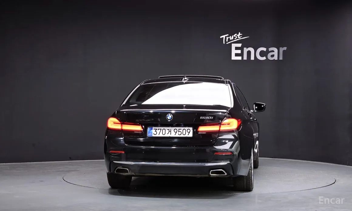 Photo 4 - BMW 5 Series