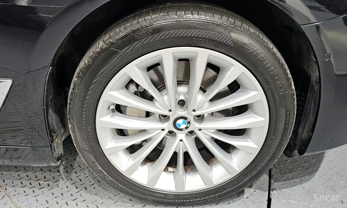 Photo 5 - BMW 5 Series