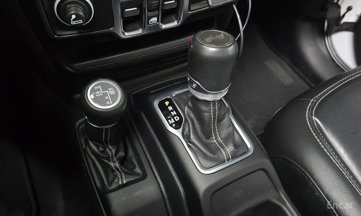 Photo 9 - Jeep Wrangler