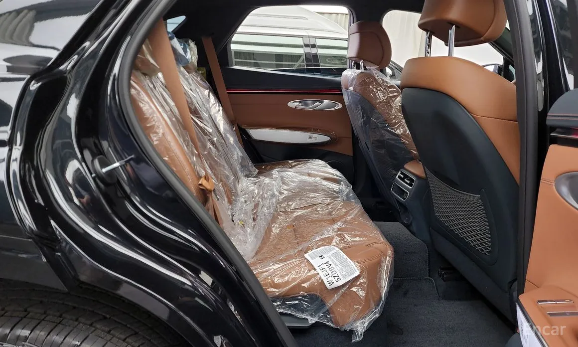 Фото 12 - Genesis GV70