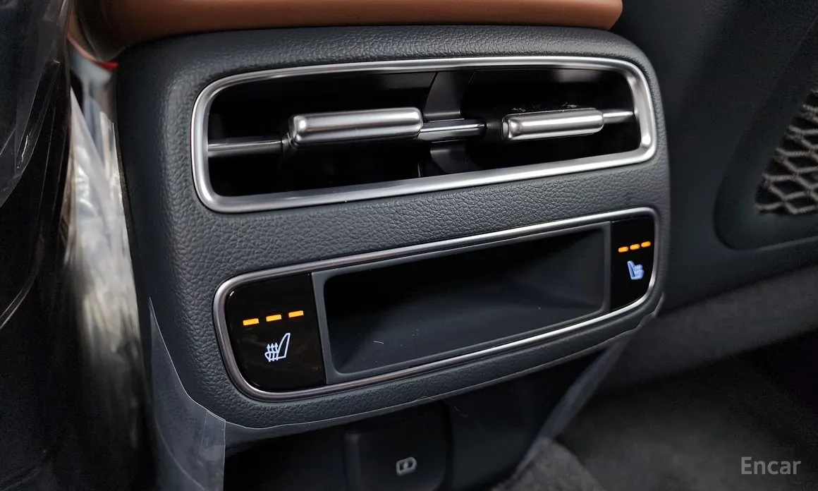 Фото 19 - Genesis GV70