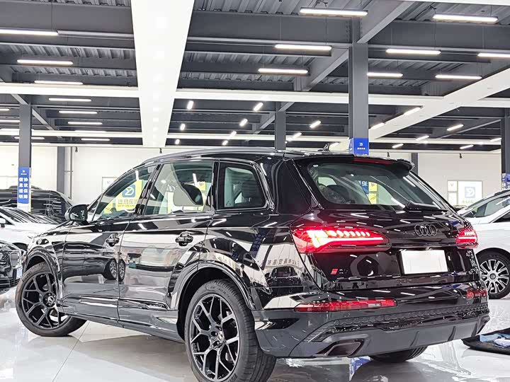 Фото 7 - Audi Q7