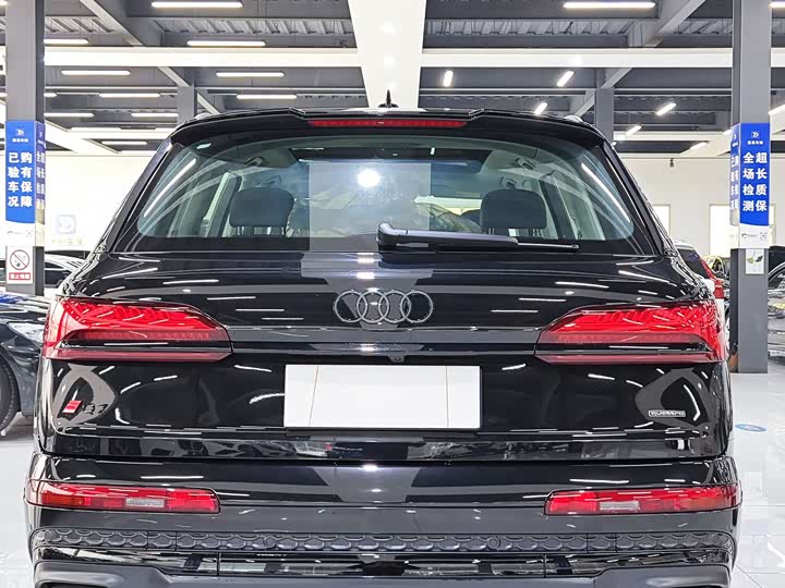 Фото 8 - Audi Q7