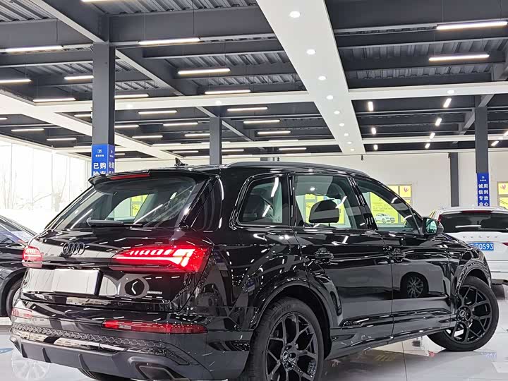 Фото 9 - Audi Q7