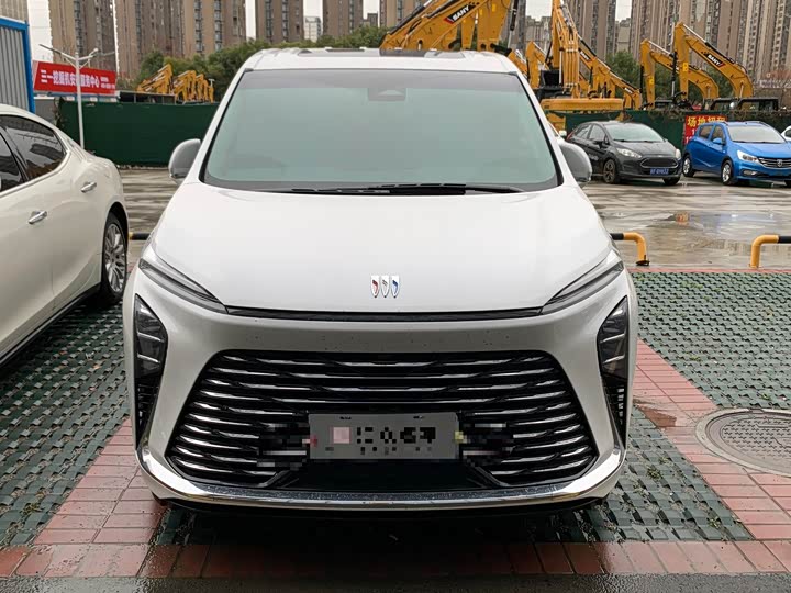 Photo 2 - Buick GL8 ES