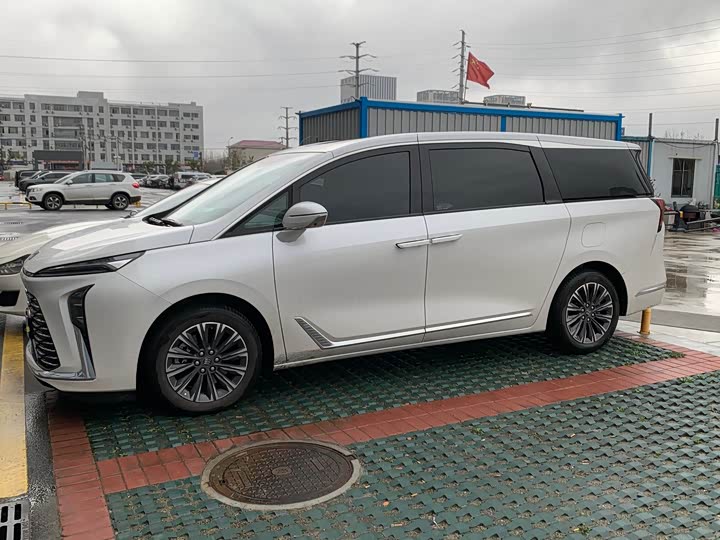 Photo 4 - Buick GL8 ES