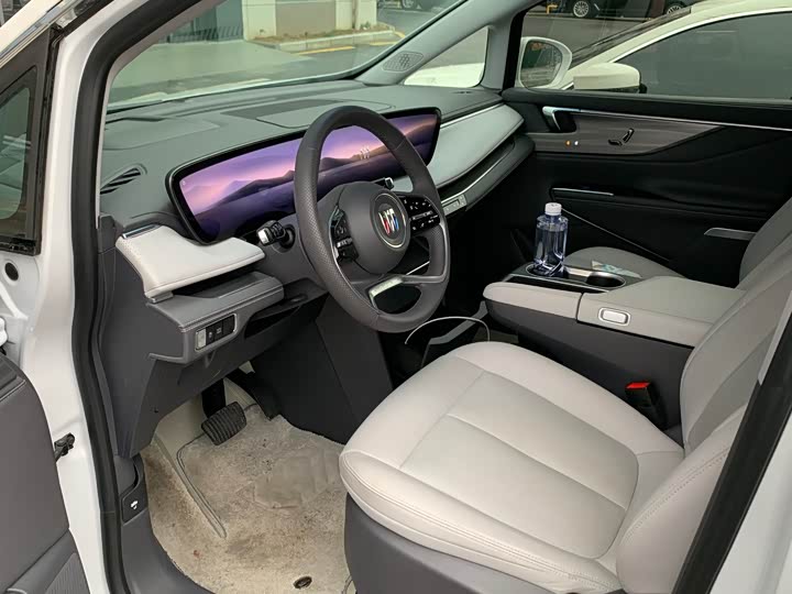 Photo 5 - Buick GL8 ES