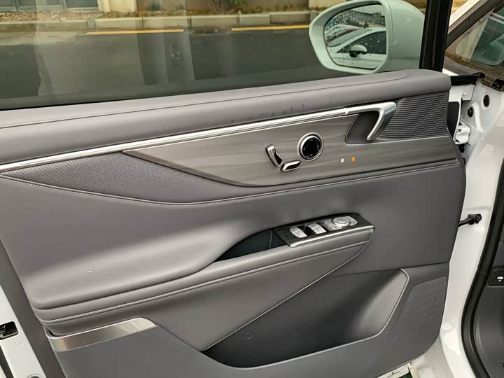 Photo 6 - Buick GL8 ES