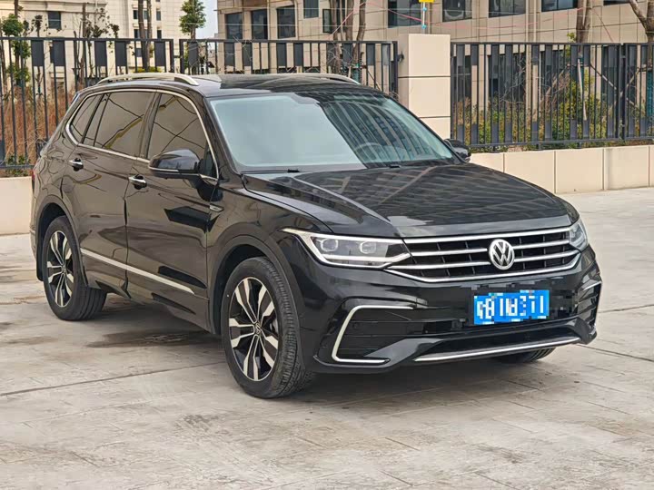 Фото 3 - Volkswagen Tiguan L Pro