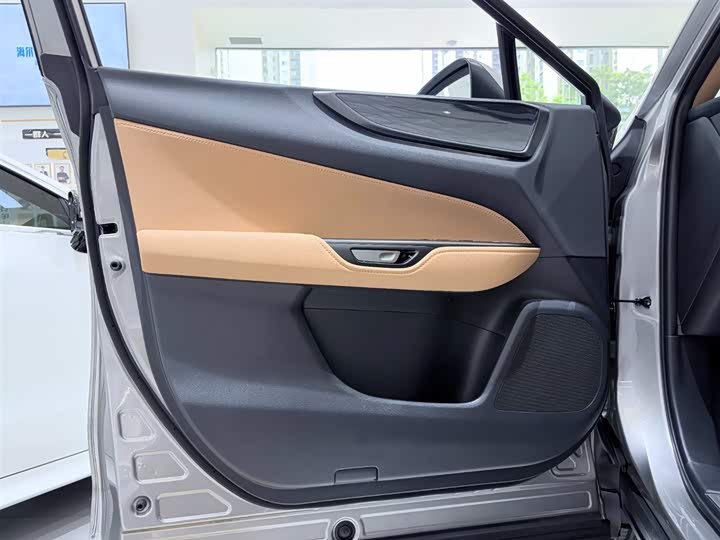 Фото 2 - Lexus NX