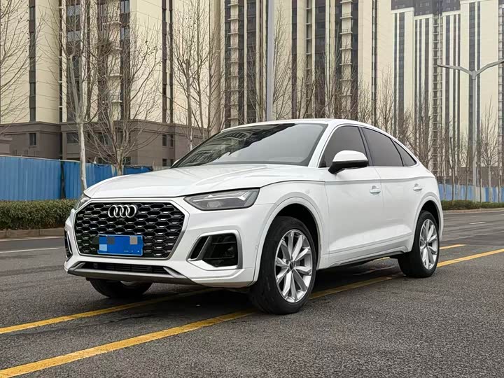 Photo 1 - Audi Q5L Sportback