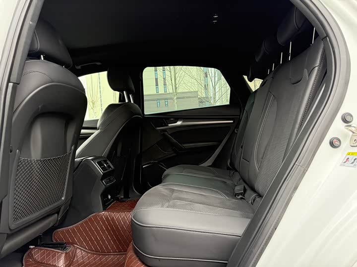 Photo 6 - Audi Q5L Sportback