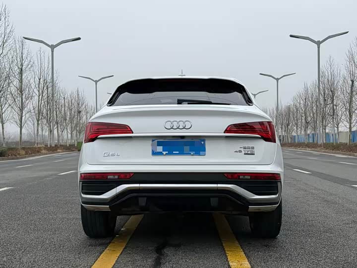 Photo 8 - Audi Q5L Sportback