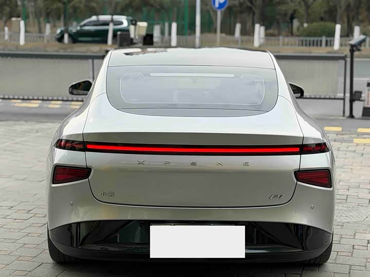 Фото 3 - XPeng P7
