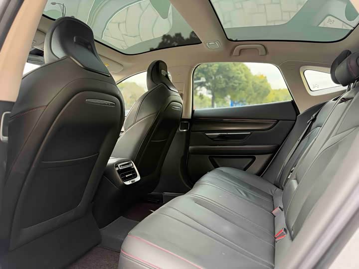 Фото 6 - XPeng P7