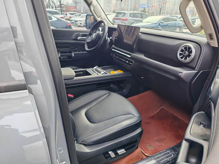 Фото 5 - Tank 300