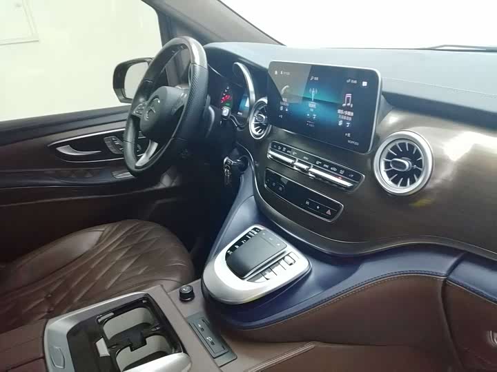 Фото 8 - Mercedes-Benz V-Class