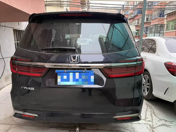 Фото 4 - Honda Odyssey