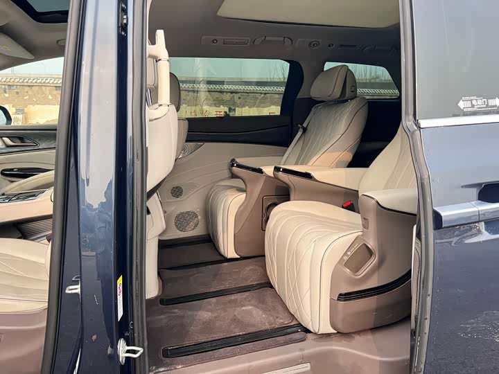 Фото 5 - Denza D9