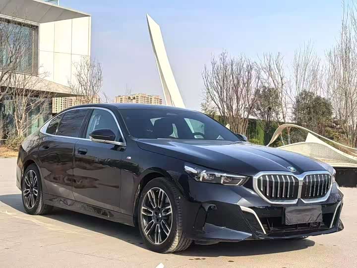 Фото 2 - BMW 5 Series