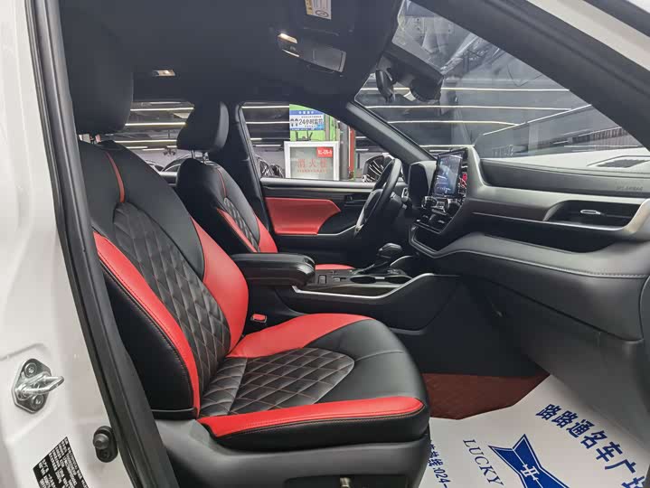 Фото 8 - Toyota Crown Kluger