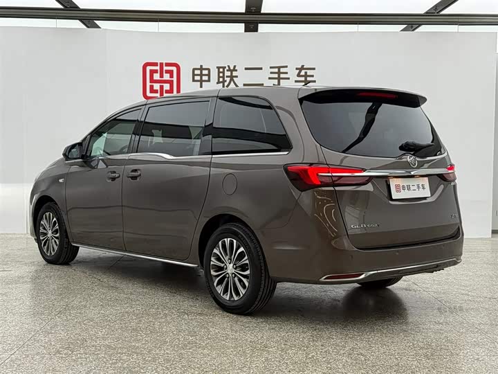 Фото 2 - Buick GL8 ES