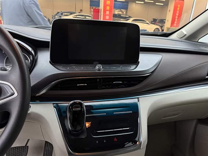 Фото 8 - Buick GL8 ES