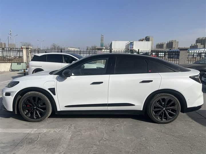 Photo 2 - BAIC Arcfox Alpha S