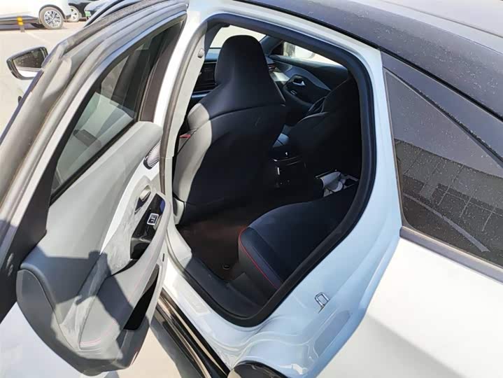 Photo 6 - BAIC Arcfox Alpha S