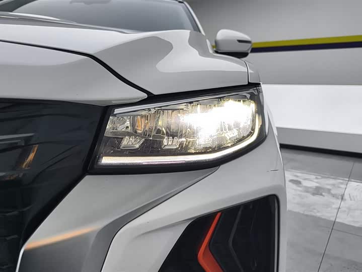 Фото 5 - Geely Atlas