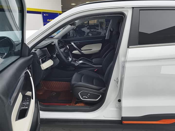 Фото 9 - Geely Atlas